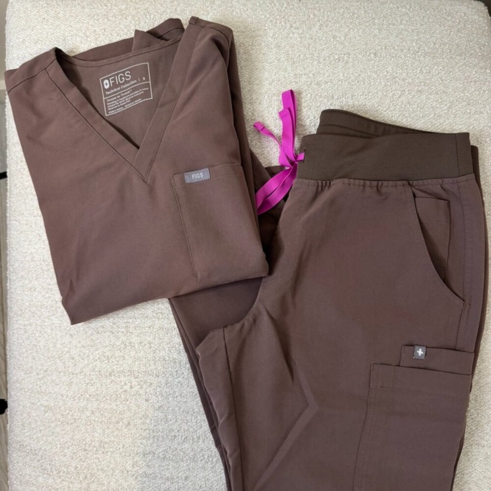 FIGS Smokey Taupe Scrub Set